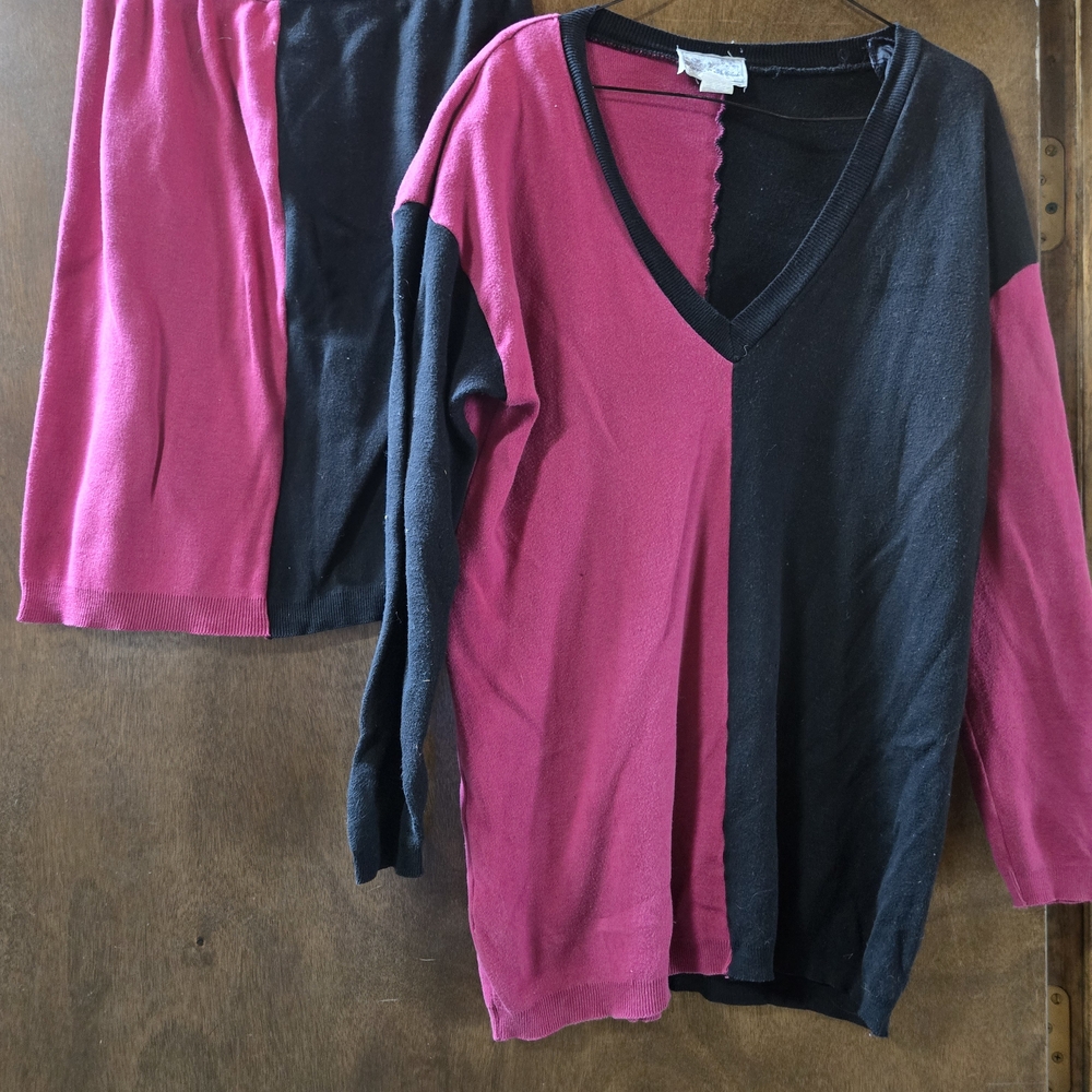 Chic Two-Tone V-Neck Sweater And Skirt Set